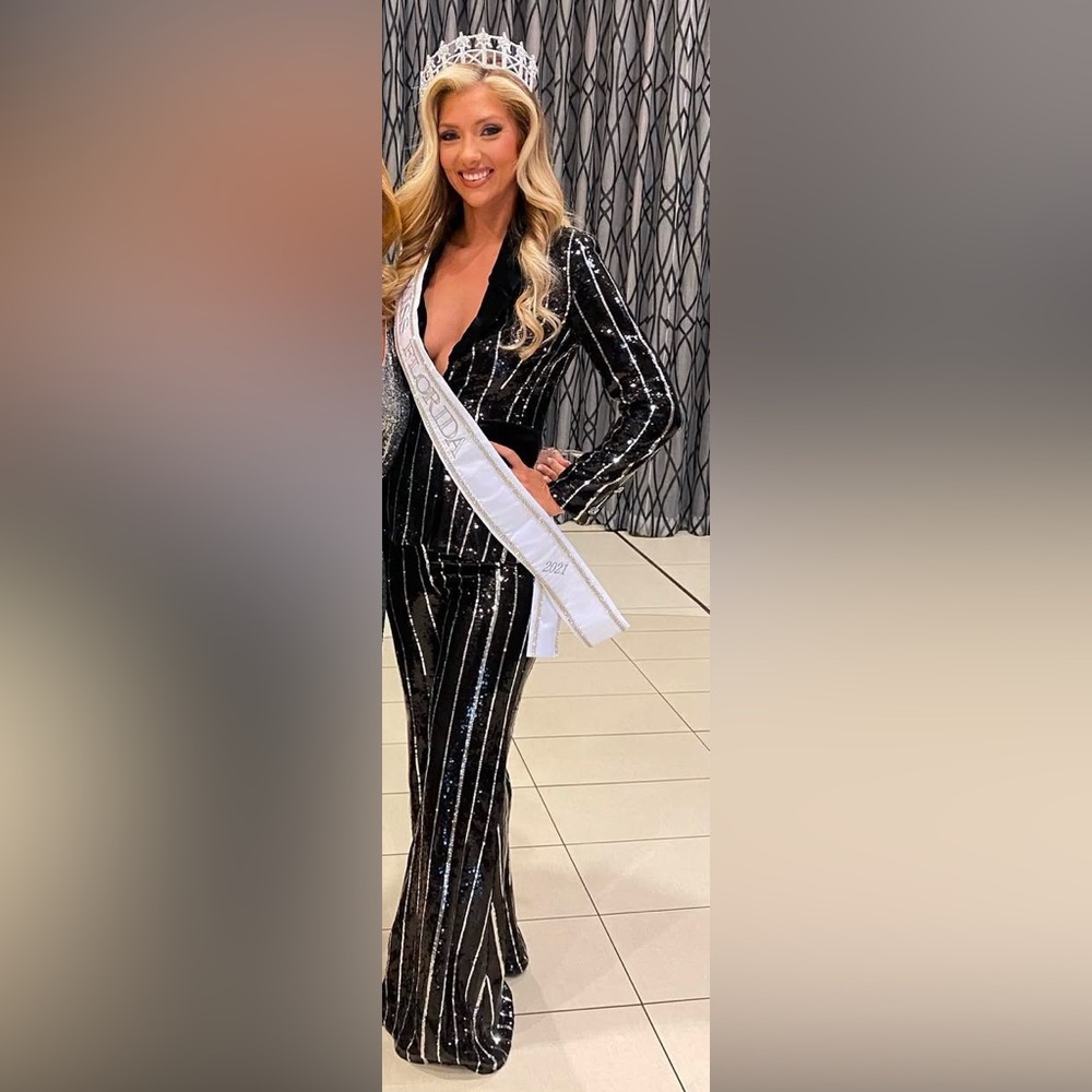 Size 4 Jovani fully sequined women’s pant suit pageant, gala, fashion, drag show